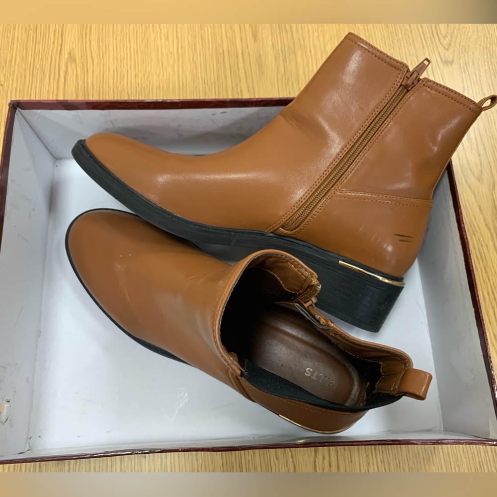 Chelsea tan boots